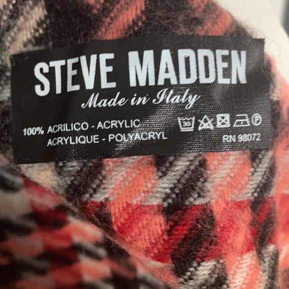 Steve Madden Houndstooth Italian Muffler Scarf Blush - Picture 3 of 4
